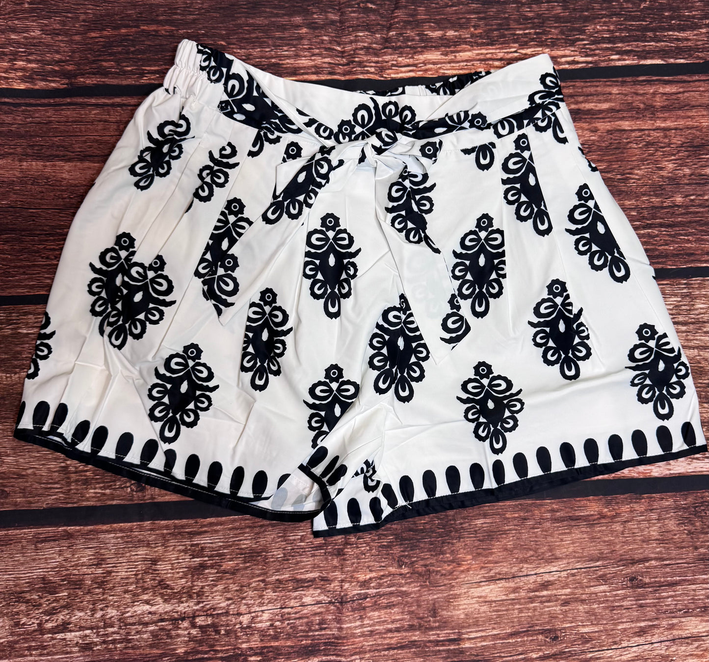 Black Tribal Geometric Print Belted High Waist Casual Shorts