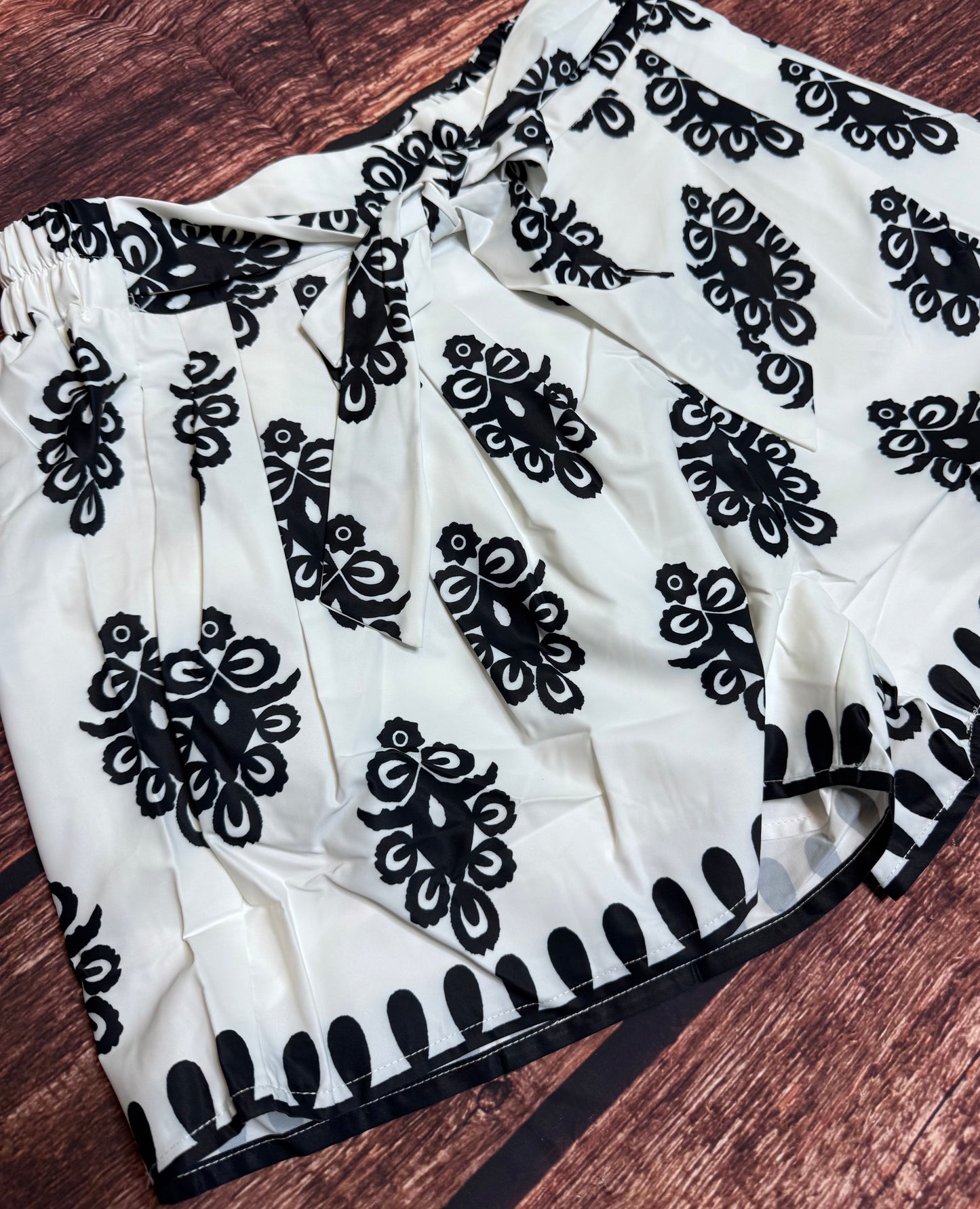 Black Tribal Geometric Print Belted High Waist Casual Shorts