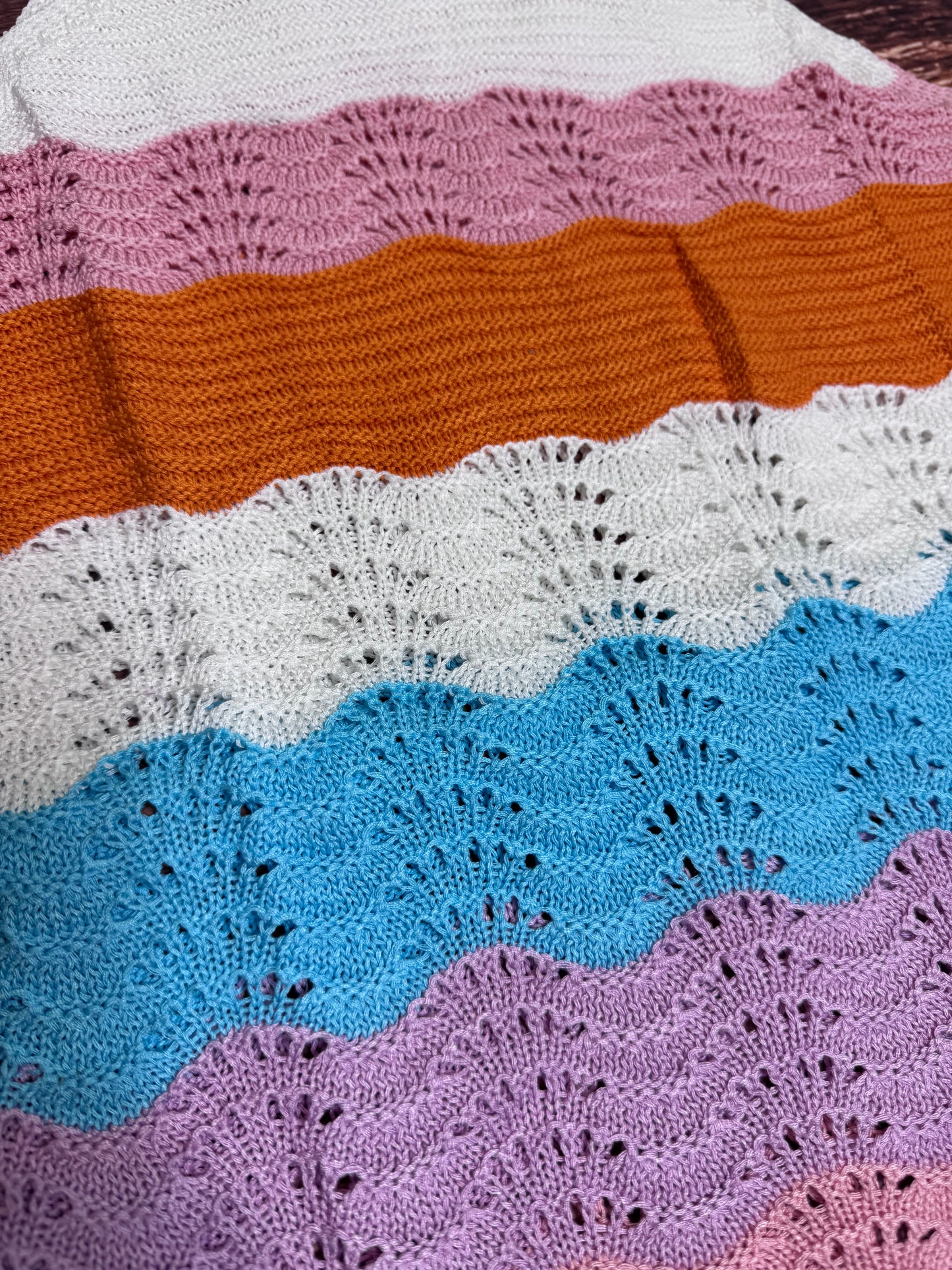 Multicolor Wavy Striped Print Textured Knit Sleeveless Sweater Top