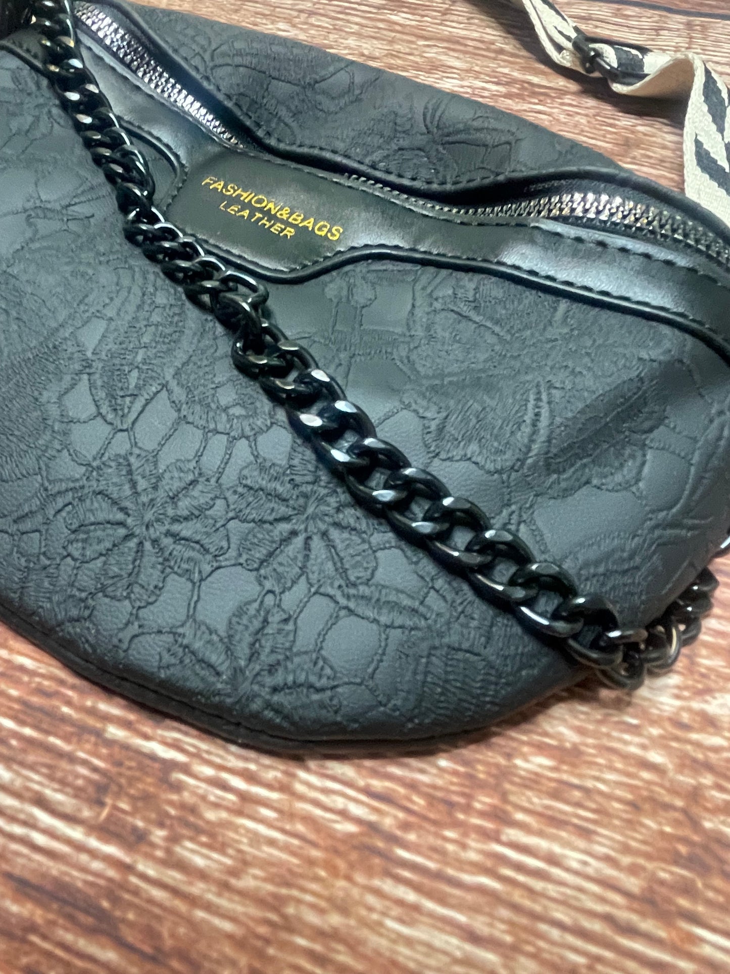 Black Chain Shoulder Bag With Coin Purse