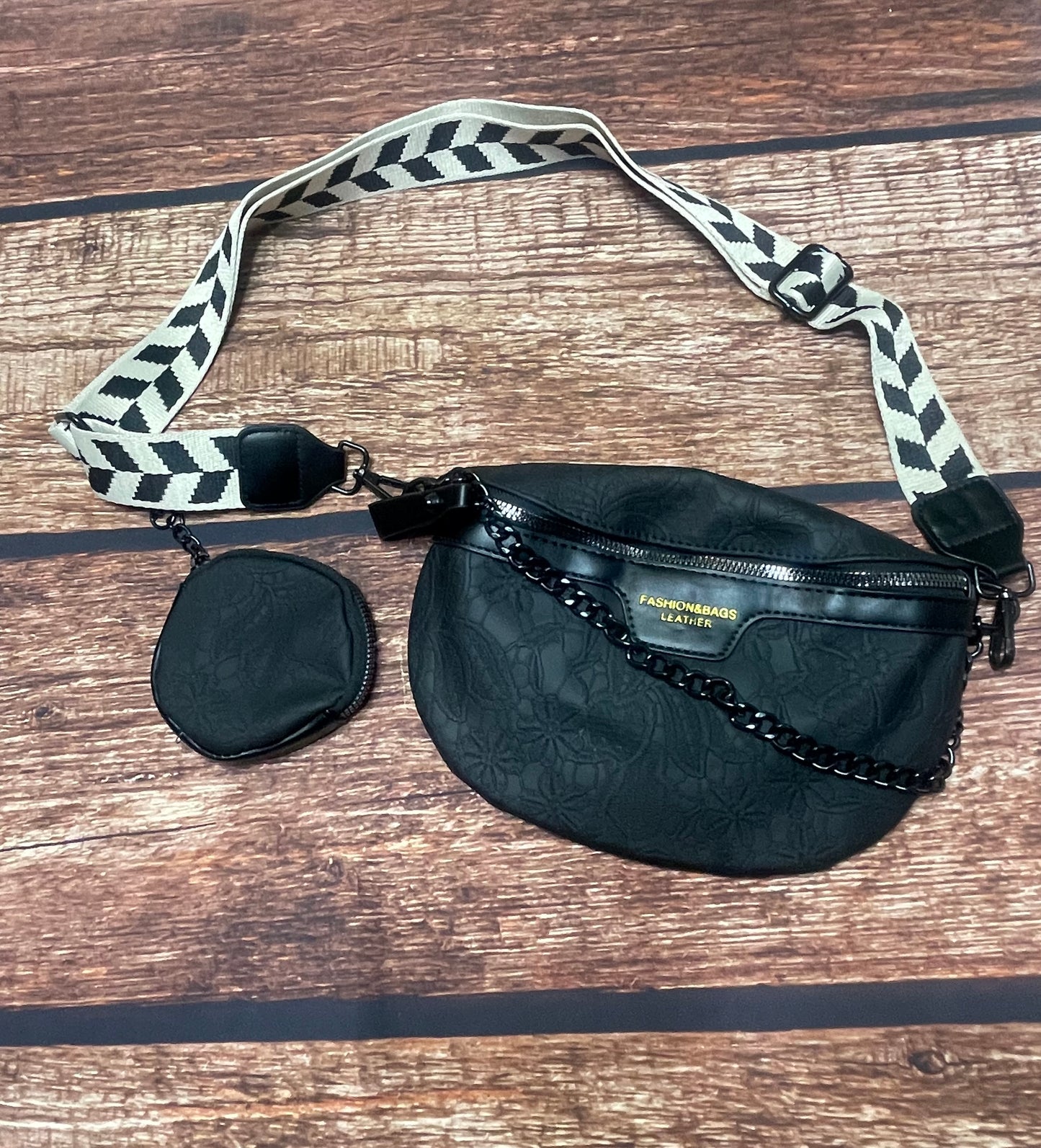 Black Chain Shoulder Bag With Coin Purse